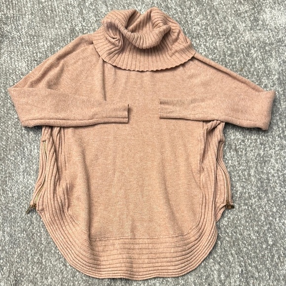 Women's pink oversized Turtleneck Sweater with cute side zipper detail size sm - Picture 1 of 3
